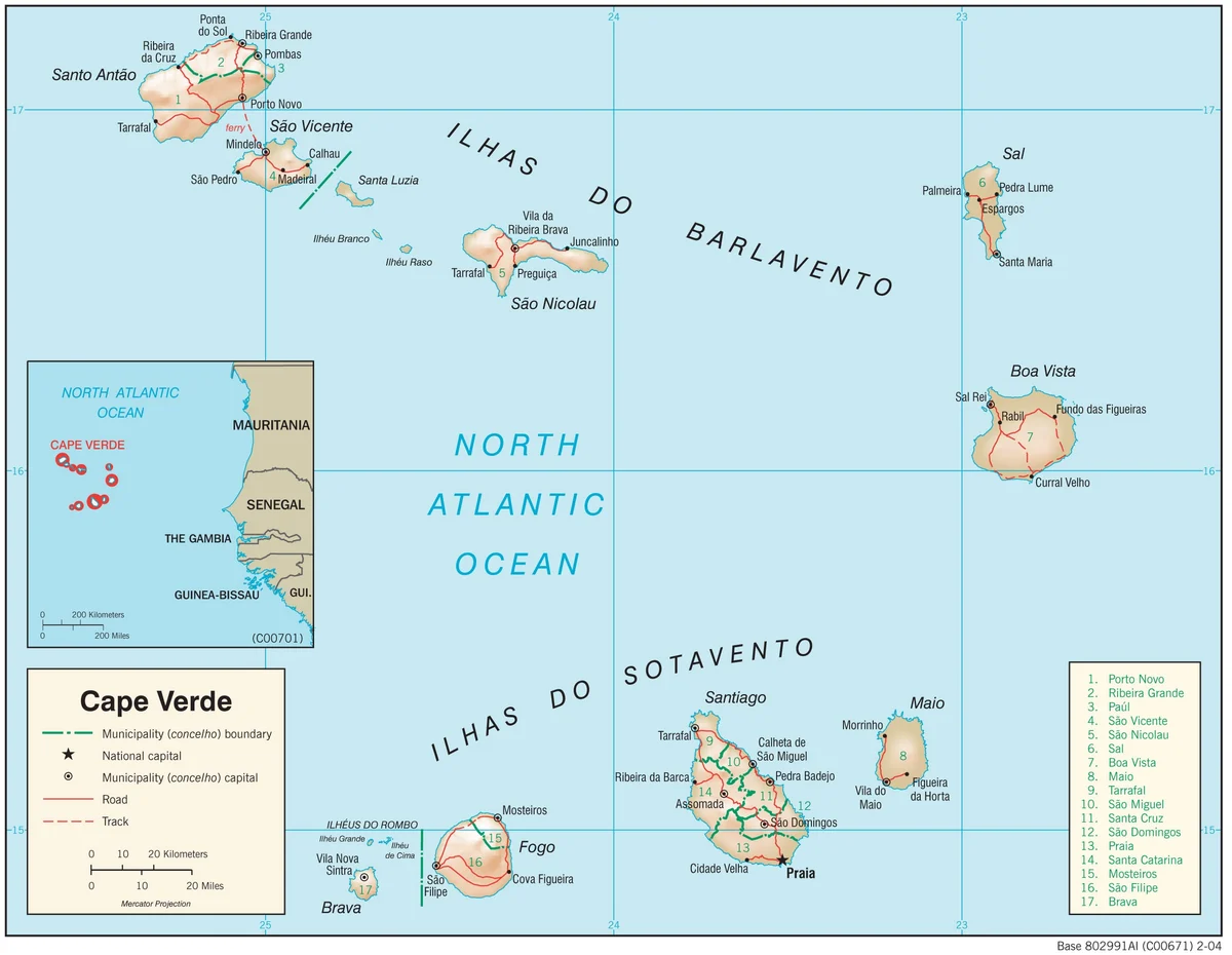 Mapa físico de Cabo Verde de la CIA con islas, relieve, carreteras, límites municipales, Praia, Mindelo, Sal, Boa Vista, Santiago, Fogo, Brava y Santo Antão