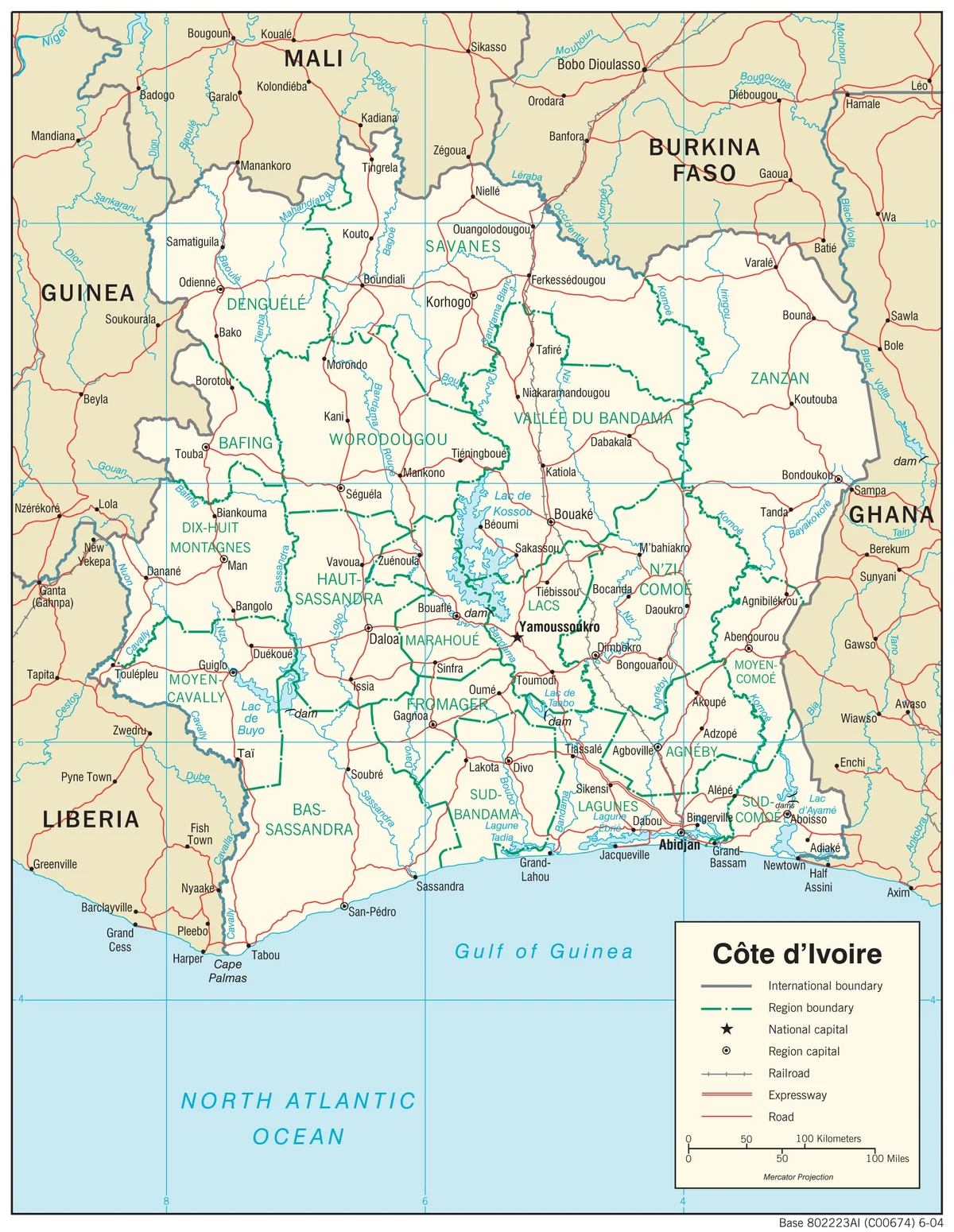 Mapa de transporte de Costa de Marfil con carreteras, ferrocarril, Abiyán, San Pedro, Yamusukro, Bouaké, Korhogo y conexiones hacia Burkina Faso, Mali, Guinea, Liberia y Ghana