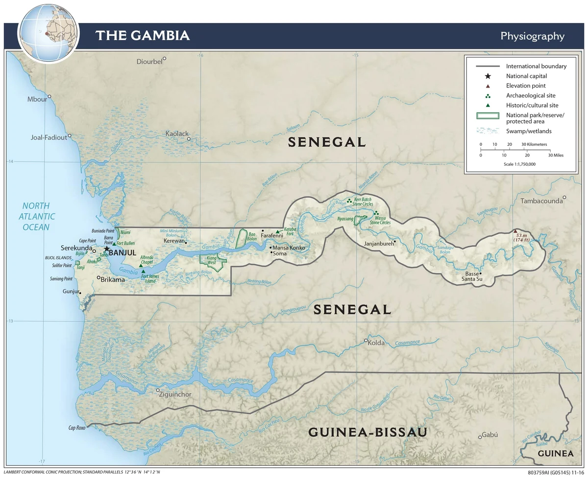Mapa físico de Gambia de la CIA con río Gambia, humedales, parque nacional del río Gambia, reservas naturales y relieve bajo