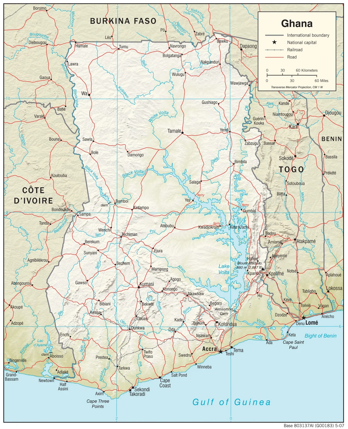 Mapa físico de Ghana con relieve, ríos, lago Volta, Accra, Kumasi, Tamale, frontera con Costa de Marfil, Burkina Faso, Togo y golfo de Guinea