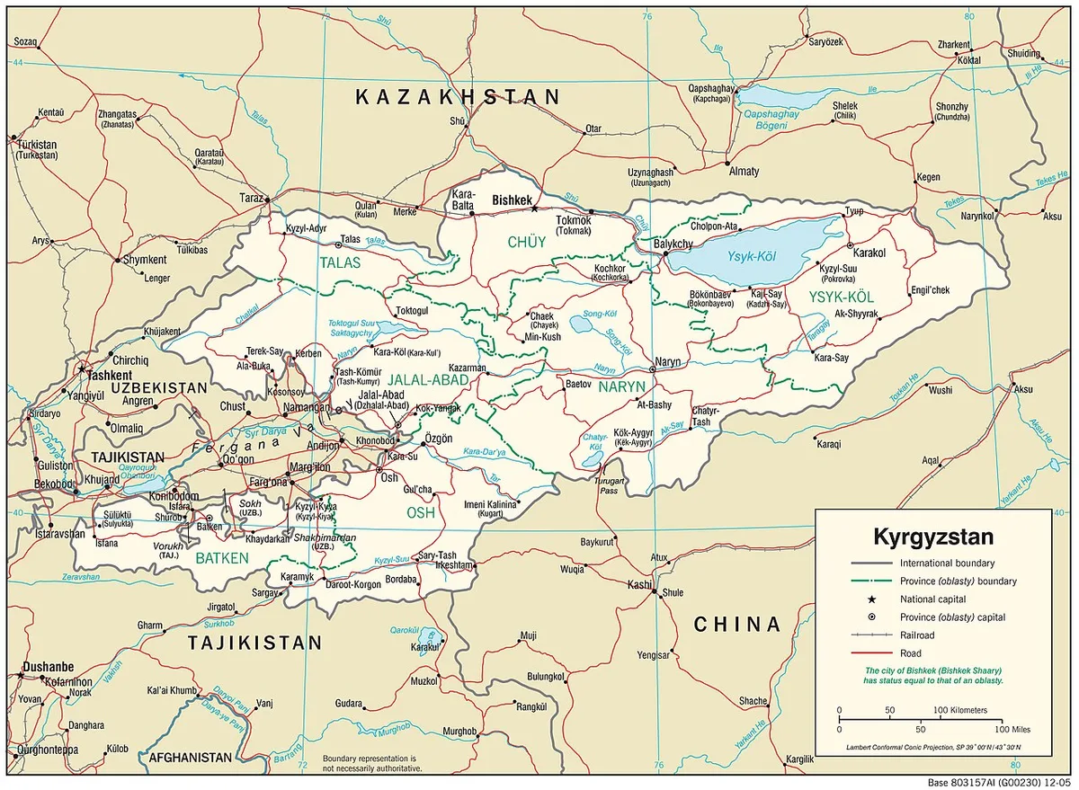 Mapa de transporte de Kirguistán con carreteras principales, ferrocarril, aeropuertos, Bishkek, Osh, Naryn, Karakol y Jalal-Abad