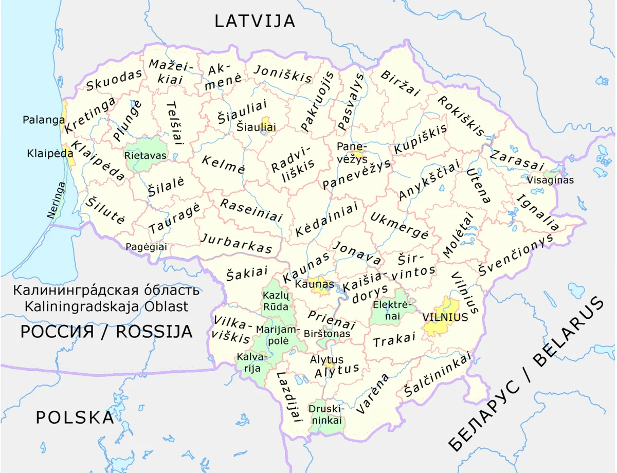 Mapa de Lituania con municipios rotulados en lituano y limites municipales