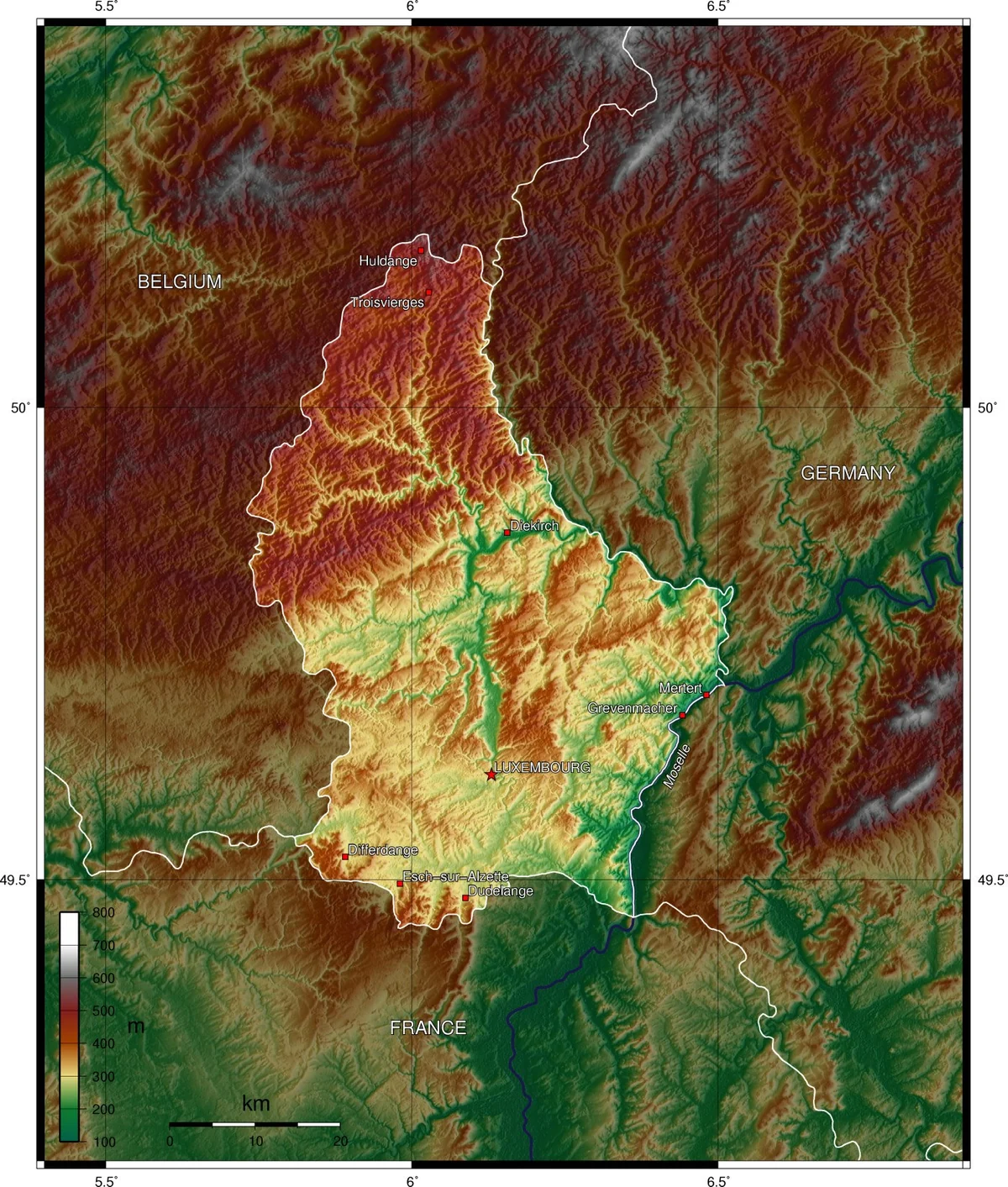 Mapa topográfico de Luxemburgo con relieve, frontera, capital, Diekirch, Esch-sur-Alzette, Mosela y escala de altitud