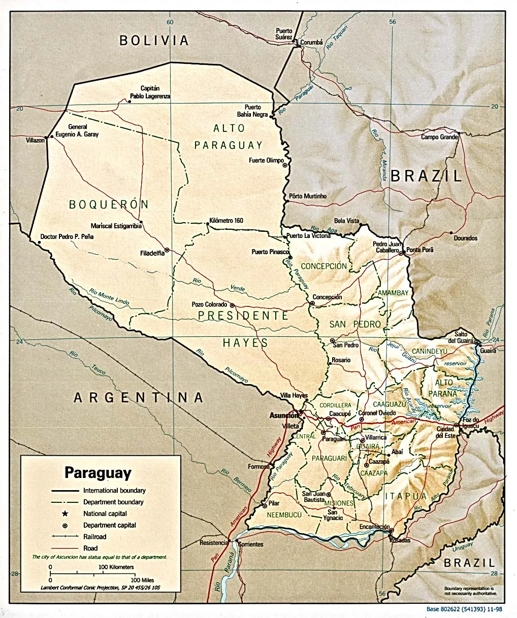 Mapa físico de Paraguay con relieve, ríos, departamentos, Asunción, Chaco, Paraná y países vecinos