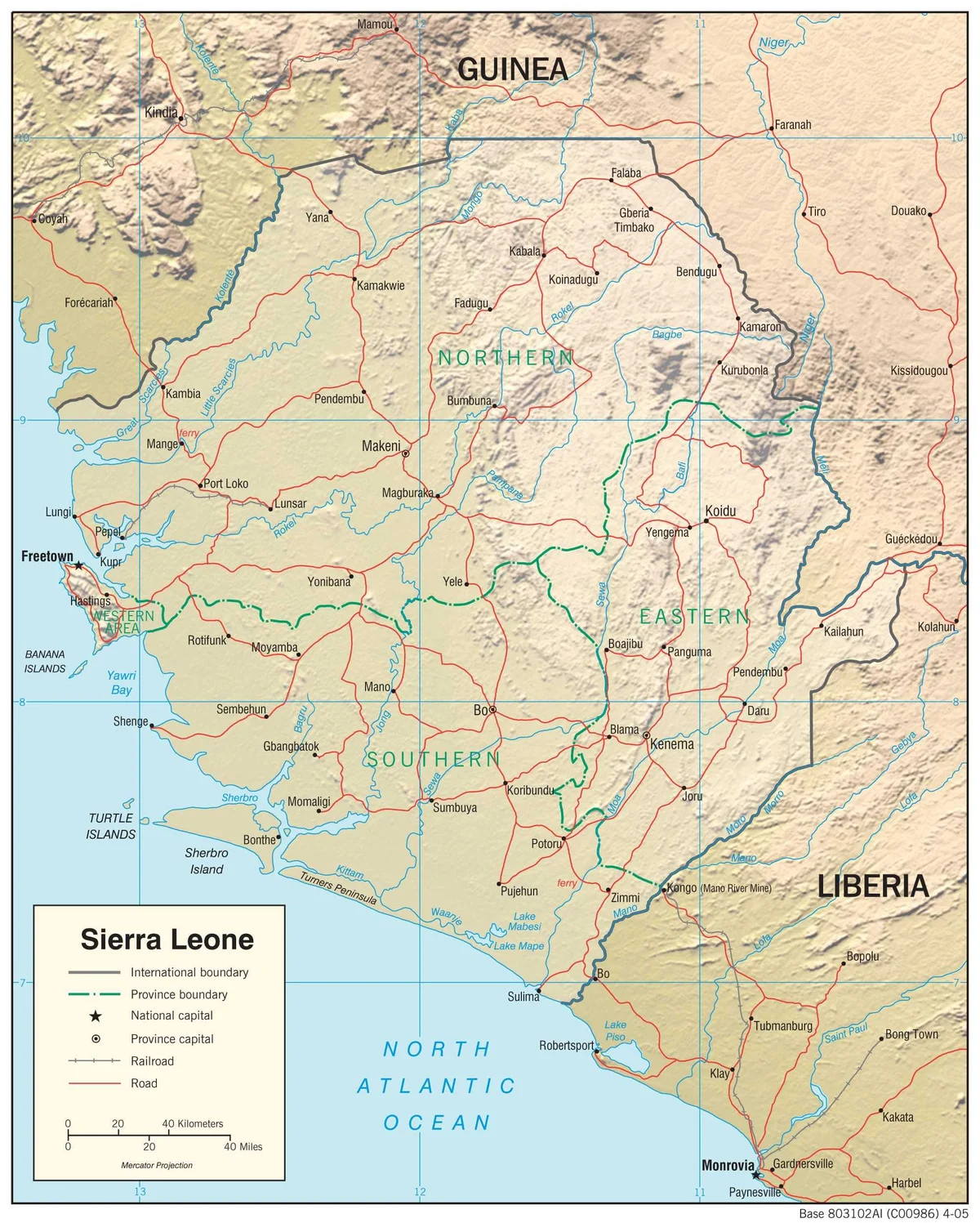 Mapa físico de Sierra Leona con relieve sombreado, ríos, costa atlántica, Freetown, Bo, Kenema, Makeni, Koidu, Guinea y Liberia