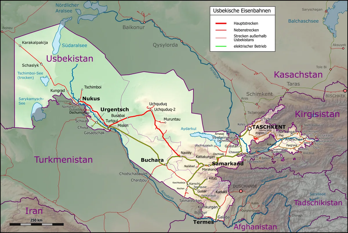 Mapa ferroviario de Uzbekistán con líneas principales, secundarias y electrificadas entre Taskent, Samarcanda, Bujará, Urgench, Jiva, Nukus y Termez