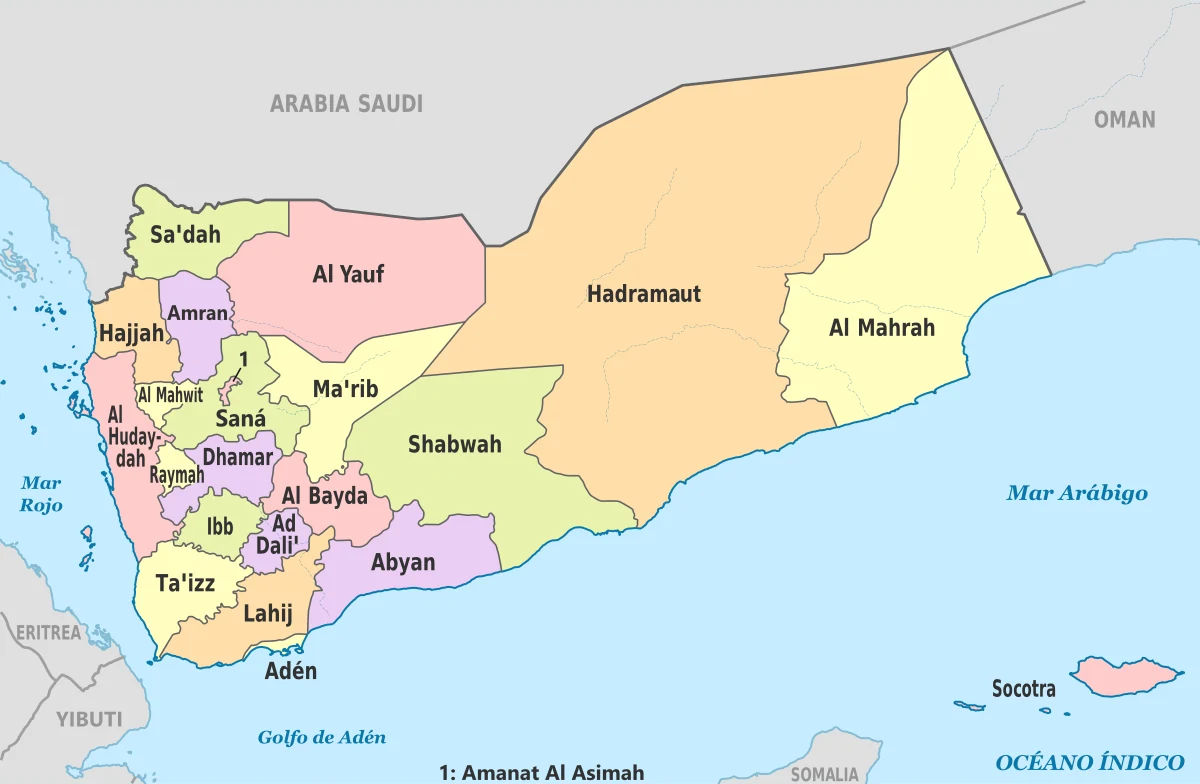 Mapa de Yemen en español con gobernaciones como Saná, Adén, Hadramaut, Al Mahrah, Socotra, Ta'izz, Ibb, Ma'rib, Shabwah y Al Hudaydah