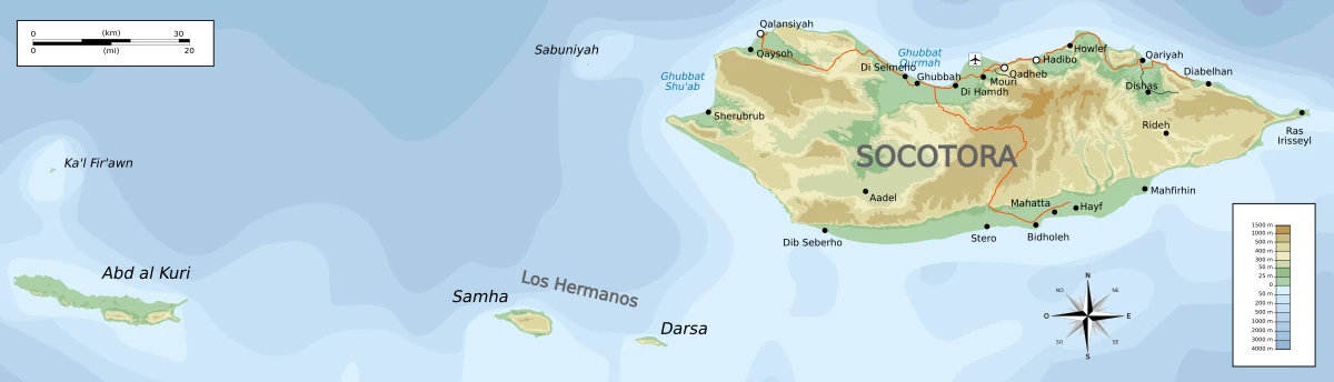 Mapa topográfico en español de Socotra con Hadibo, Qalansiyah, Howlef, Abd al Kuri, Samha, Darsa, Los Hermanos, Ka'l Fir'awn y relieve insular