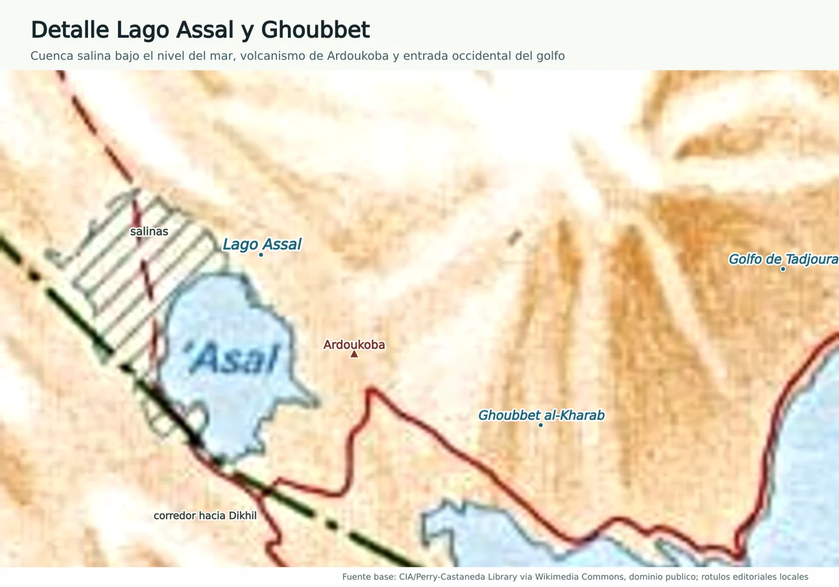Detalle del Lago Assal y Ghoubbet al-Kharab en Yibuti con salinas, Ardoukoba y entrada occidental del golfo de Tadjoura